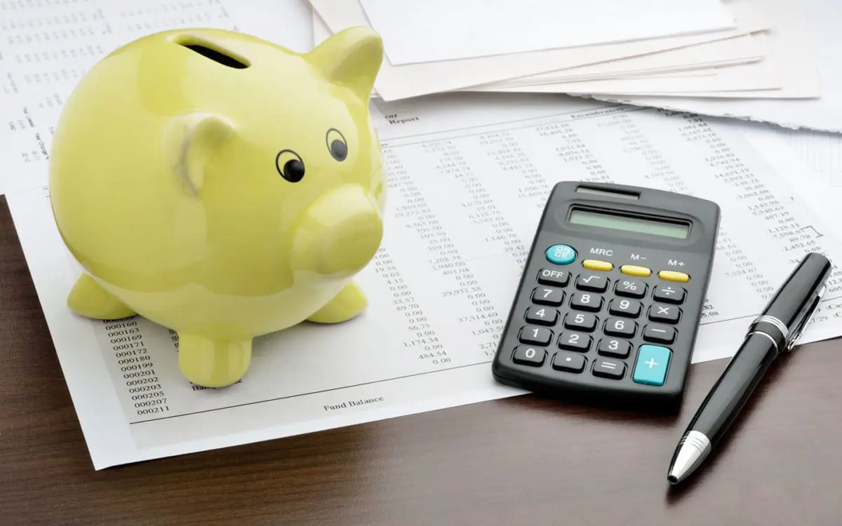 AIM-FR3 This piggy bank and calculator are ready to help you make a budget for your PTA, PTO, Booster Club Fun Run